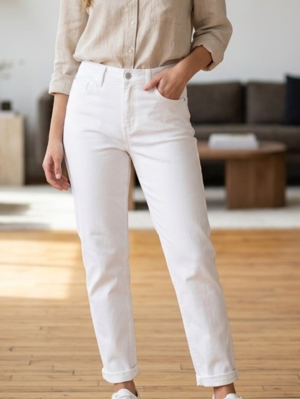 Reba Straight Leg Capris in White